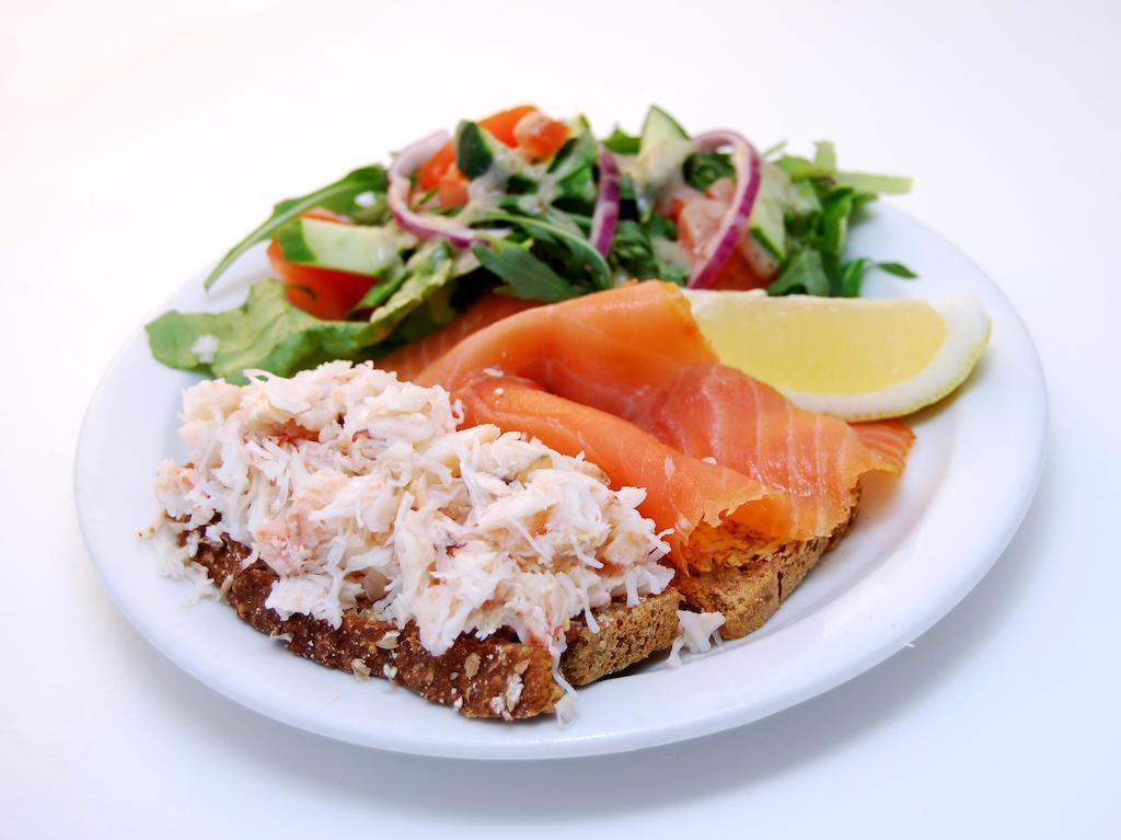 Oliver'S Seafood Bar, Bed & Breakfast Cleggan Экстерьер фото